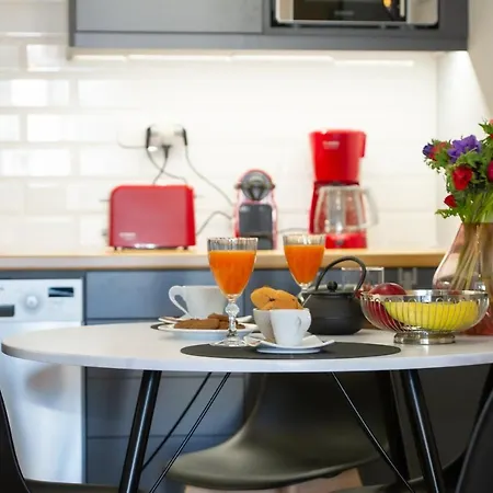Idyllic Escape At Thissio Apartment