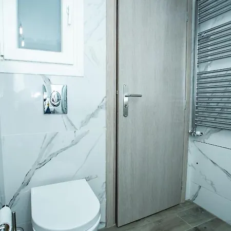 Idyllic Escape At Thissio Apartment Athens